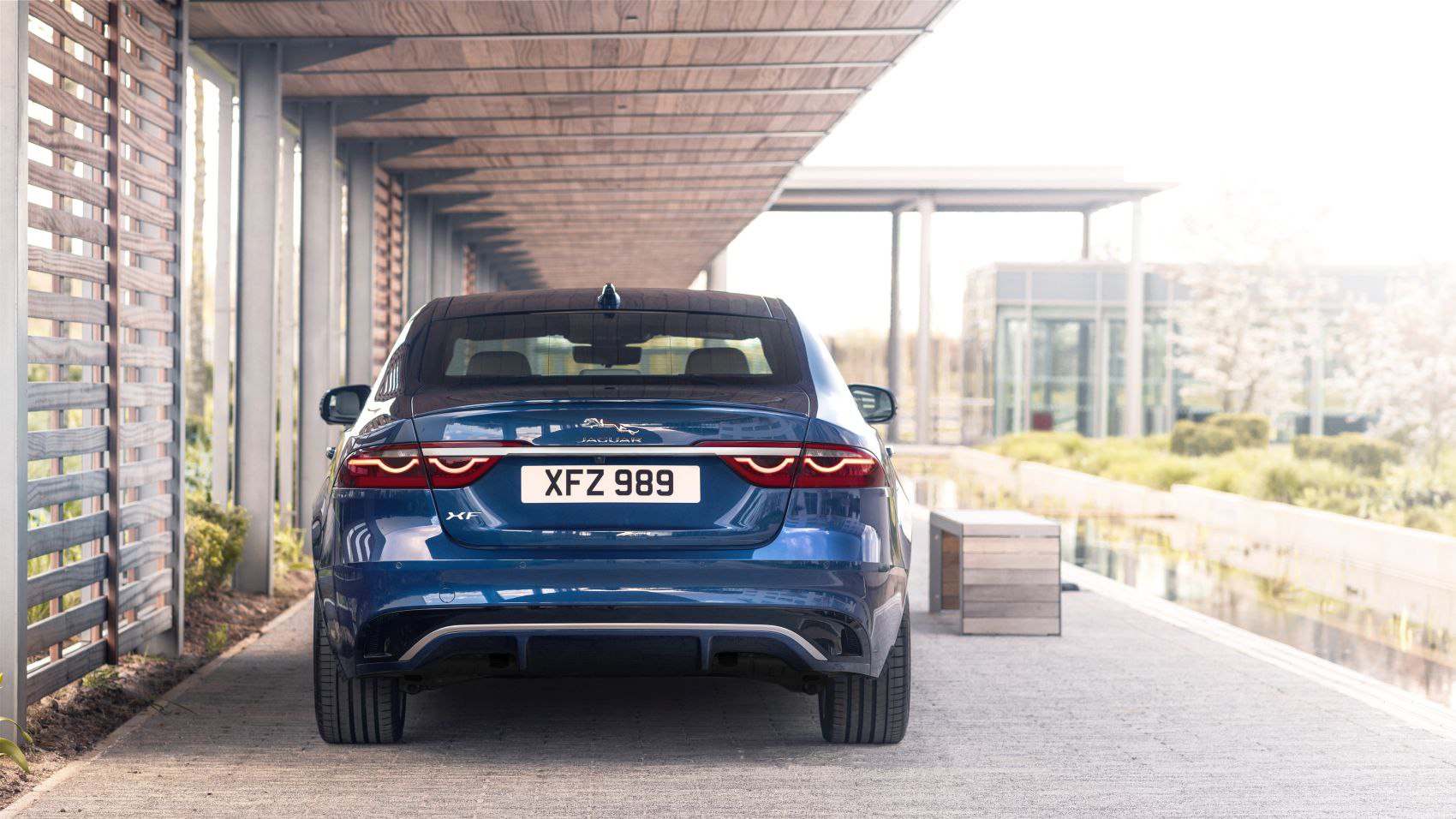 Jaguar XF technical specifications and fuel economy